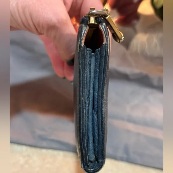 Miu miu wallet with dust bag. - Picture 6 of 14